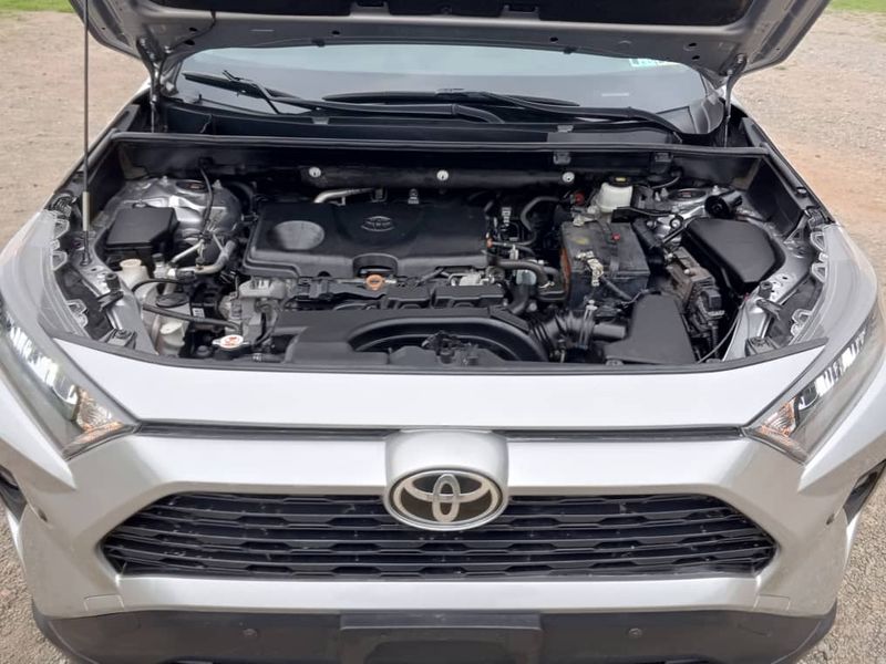 Thumbnail 4 of 2020 Toyota RAV4 XLE